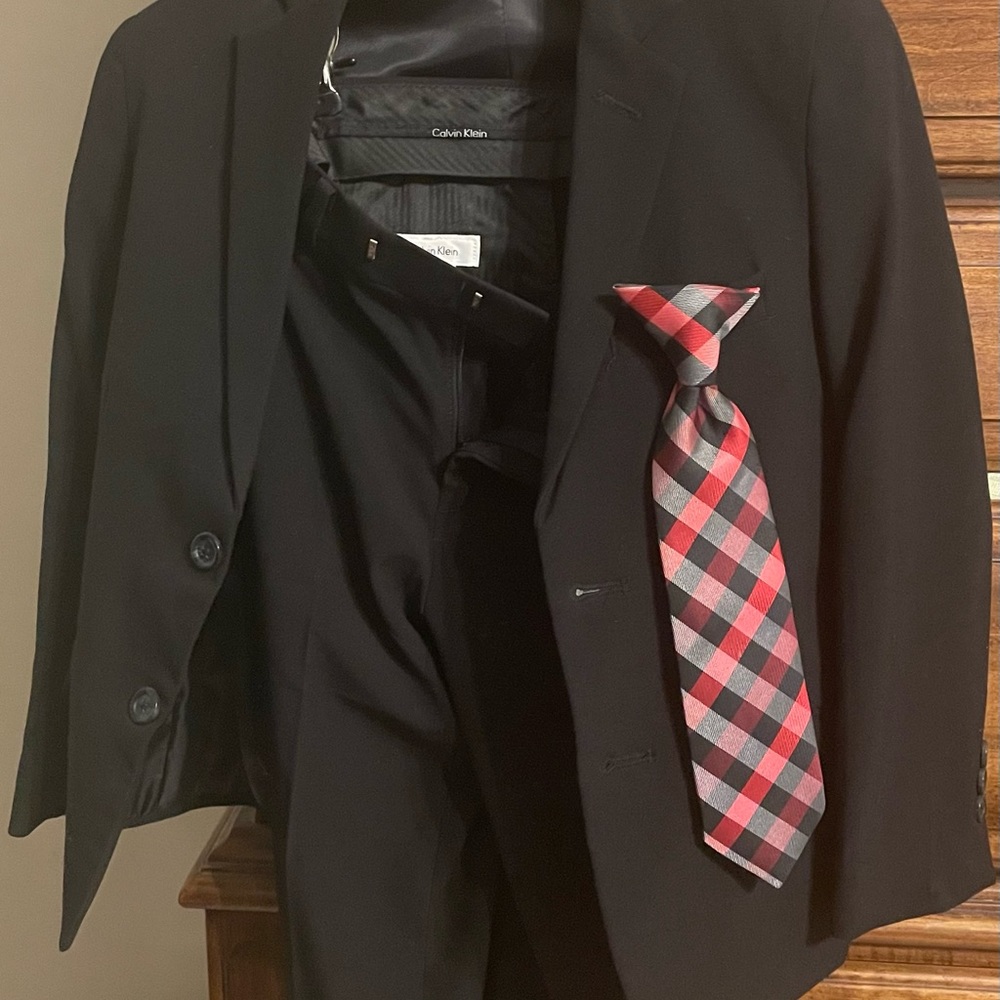 Boys sz 8 Calvin Klein suit